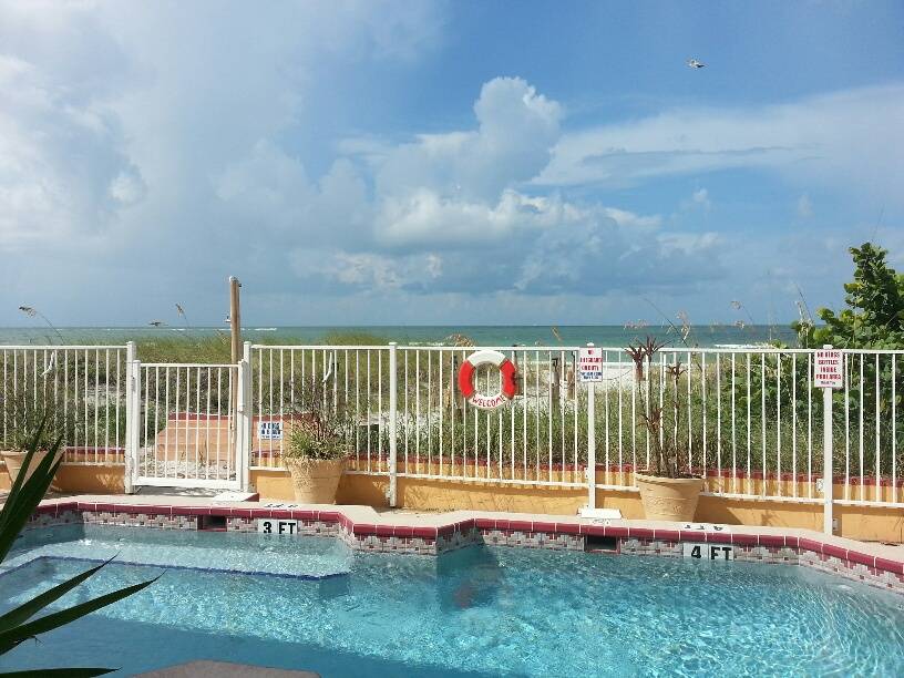 Beach Suites Resort | 14560 Gulf Blvd, Madeira Beach, FL 33708, USA | Phone: (727) 391-2222