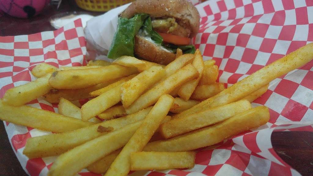 Yellow Basket Burgers | 14303 Palmdale Rd, Victorville, CA 92392 | Phone: (760) 952-7534