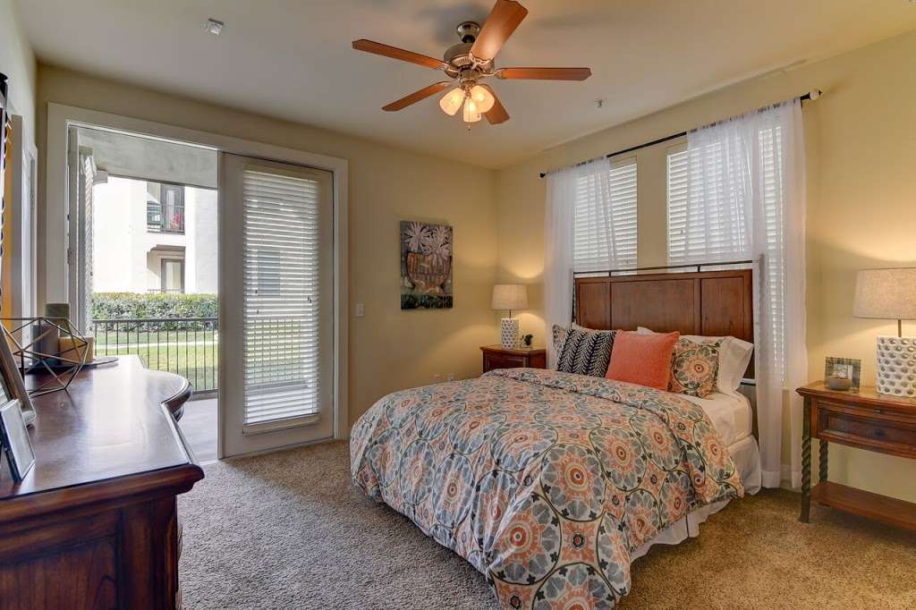 Sendera Landmark Apartments | 14200 Vance Jackson Rd, San Antonio, TX 78249, USA | Phone: (210) 694-2200