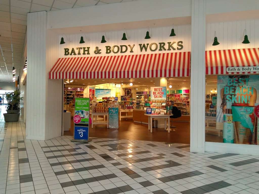 Bath & Body Works | 701 NJ-440, Jersey City, NJ 07304 | Phone: (201) 395-0402