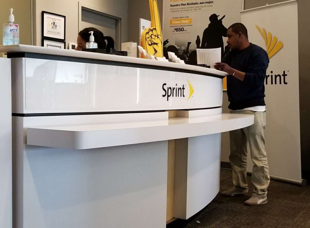 Sprint Store | 1001 W Vine St, Kissimmee, FL 34741, USA | Phone: (407) 933-2113