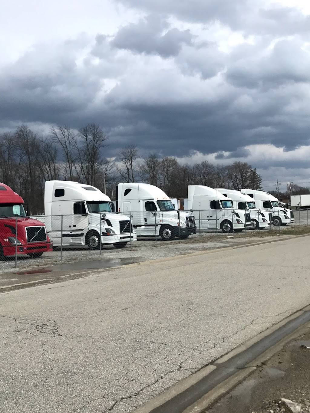 B&B Truck Sales | 1419 Truckers Blvd, Jeffersonville, IN 47130, USA | Phone: (812) 284-2741