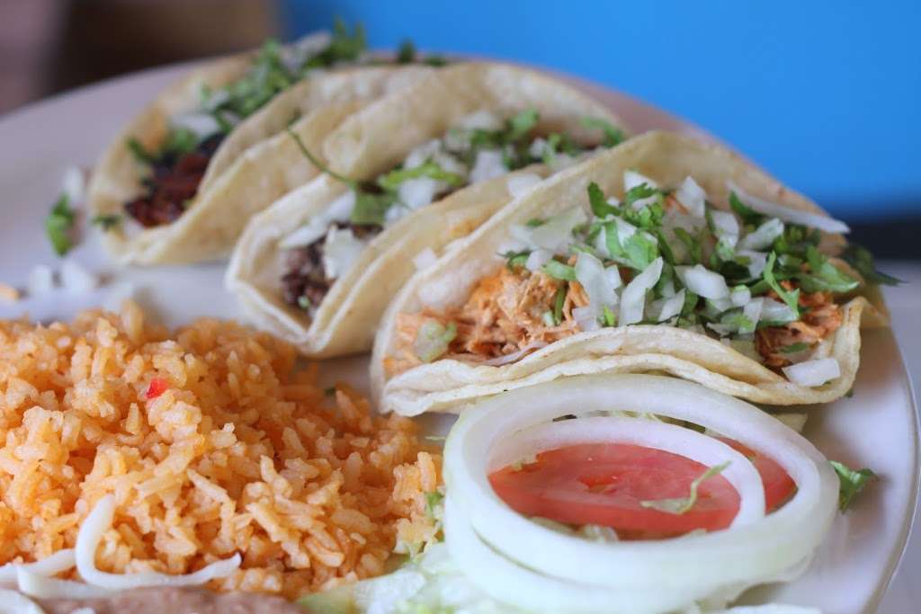 Ericks Tacos | 1967 W Lawrence Ave, Chicago, IL 60640, USA | Phone: (773) 334-6920
