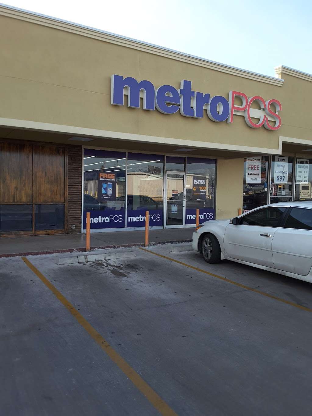 Metro by T-Mobile | 98 Lanark Dr, San Antonio, TX 78218, USA | Phone: (210) 375-4219