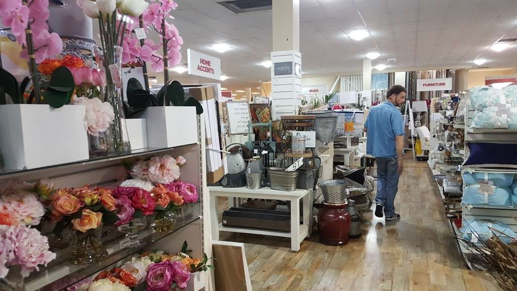 HomeGoods Desert Marketplace, 8435 W Warm Springs Rd, Las Vegas, NV