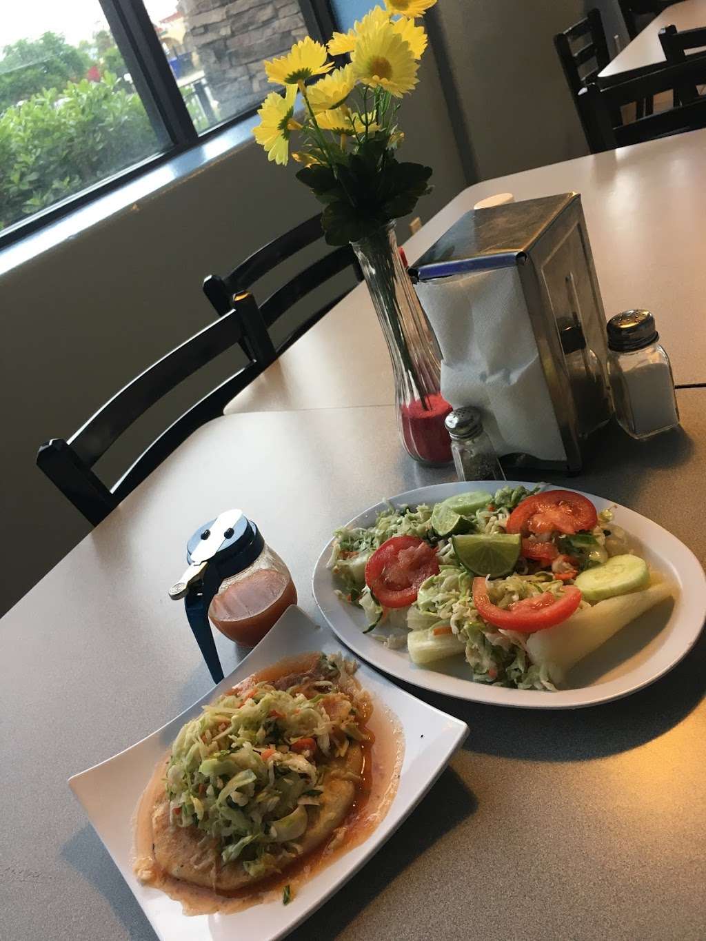 Salvis Pupuseria & Restaurant | 8922 Beech Ave suite k, Fontana, CA 92336, USA | Phone: (909) 695-1021