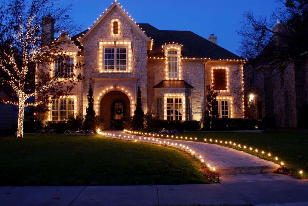 Christmas Lights Installation Mead, CO | 2860 Airport Dr, Erie, CO 80516 | Phone: (720) 573-2333