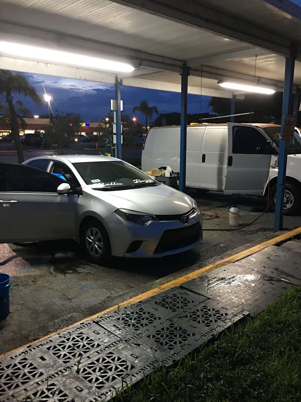 F & W Car Wash | 3049010080010, Miami, FL 33184, USA