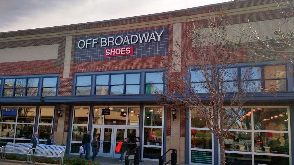 Off Broadway Shoe Warehouse | 1811 Village West Pkwy #0115, Kansas City, KS 66111, USA | Phone: (913) 788-2701