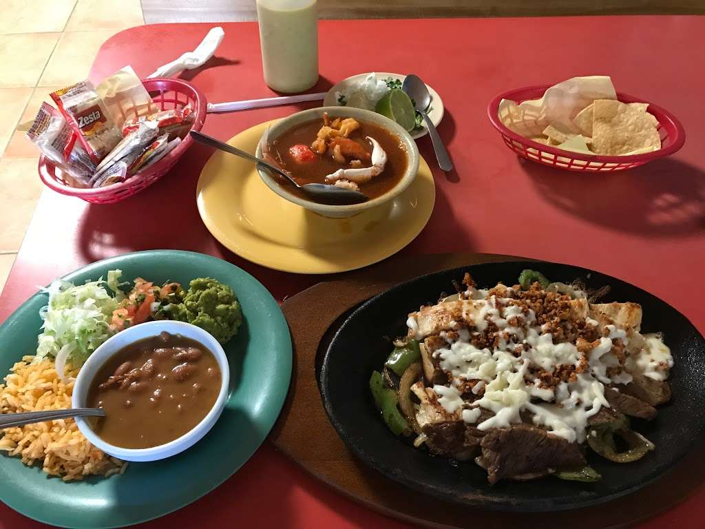El Guadalajara Restaurant | 1302 Avenue I, Rosenberg, TX 77471, USA | Phone: (281) 232-2407