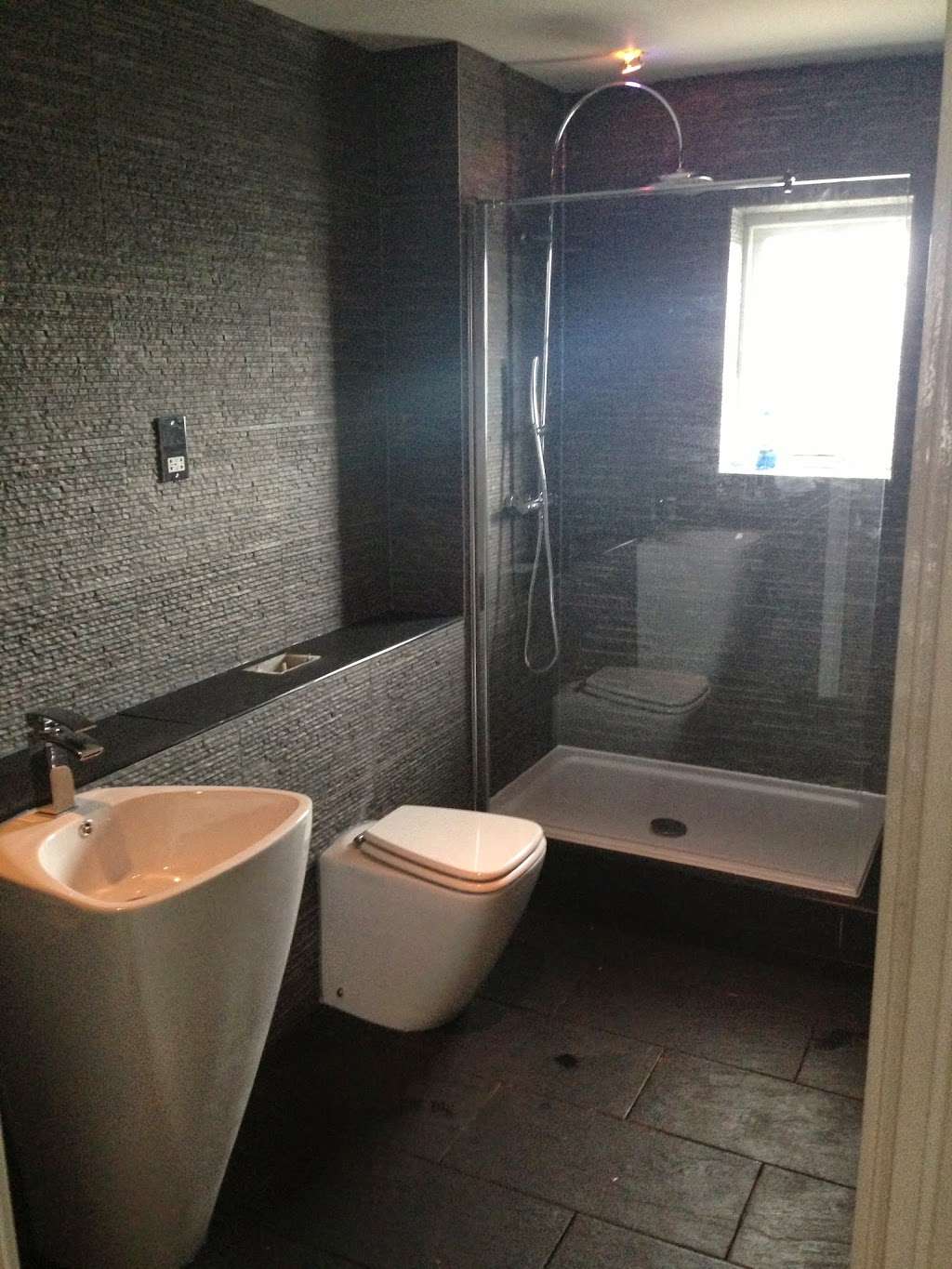 Uptown Tiling | 39 Victors Cres, Brentwood CM13 2JA, UK | Phone: 07831 534495