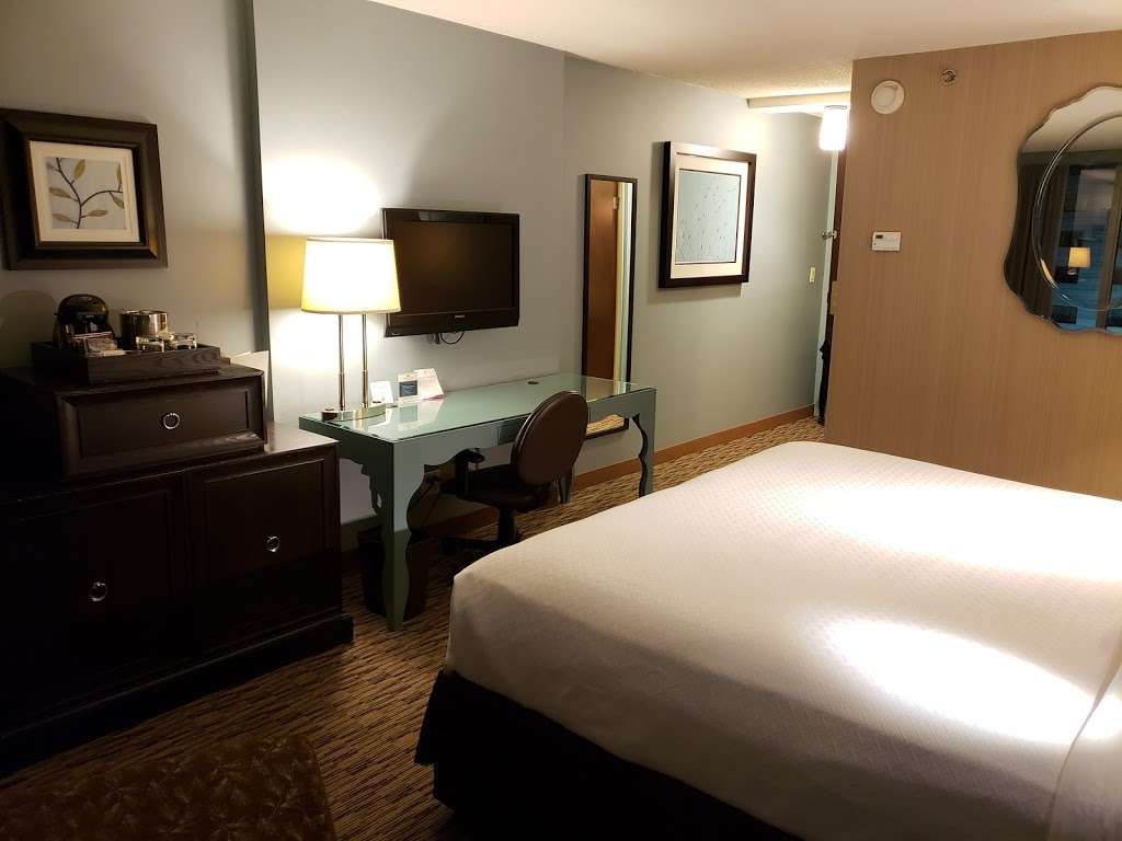 Crowne Plaza Chicago Ohare Hotel & Conf Ctr | 5440 N River Rd, Rosemont, IL 60018, USA | Phone: (847) 671-6350