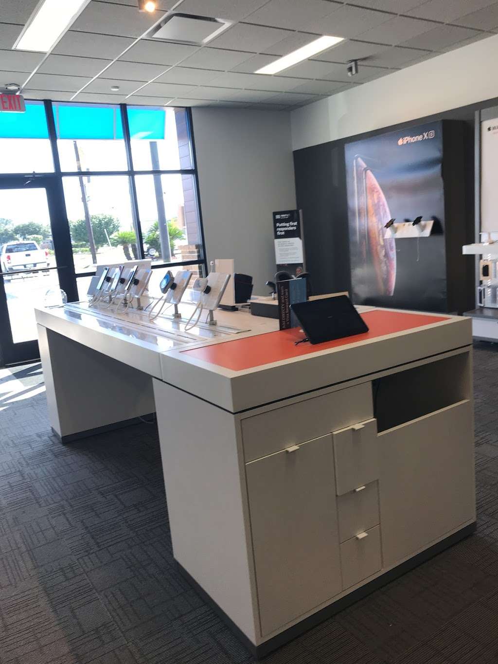 AT&T Store | 502 W Southline St, Cleveland, TX 77327, USA | Phone: (281) 432-2090