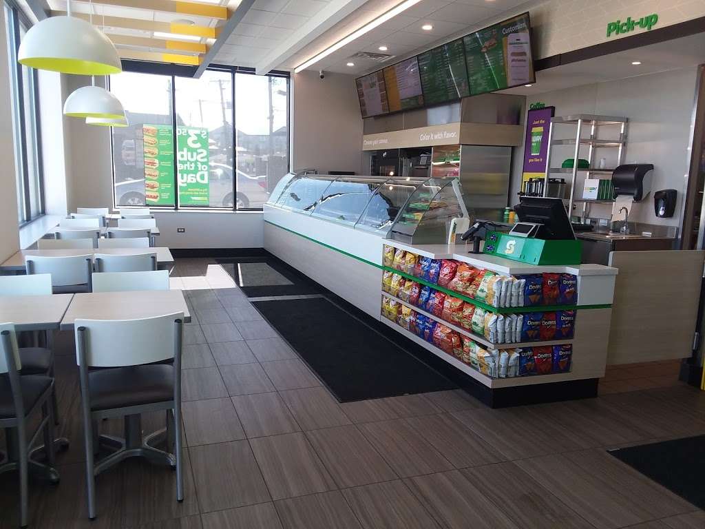 Subway Restaurants | 6400 S Cicero Ave Space 4, Chicago, IL 60638, USA | Phone: (773) 498-4050