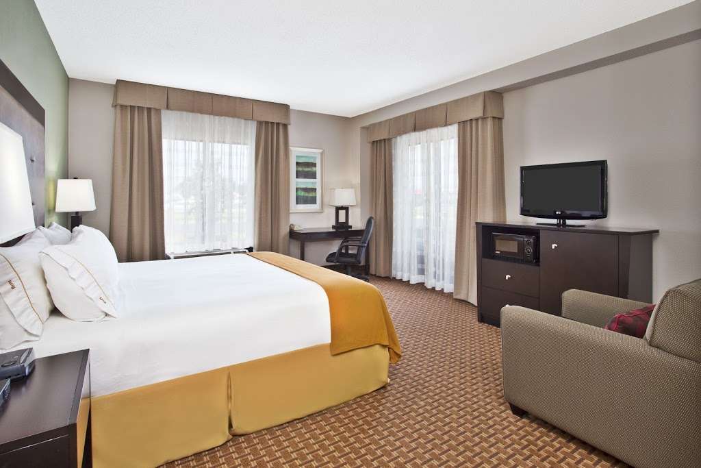 Holiday Inn Express & Suites Harrington (Dover Area) | 17271 S Dupont Hwy, Harrington, DE 19952, USA | Phone: (302) 398-8800