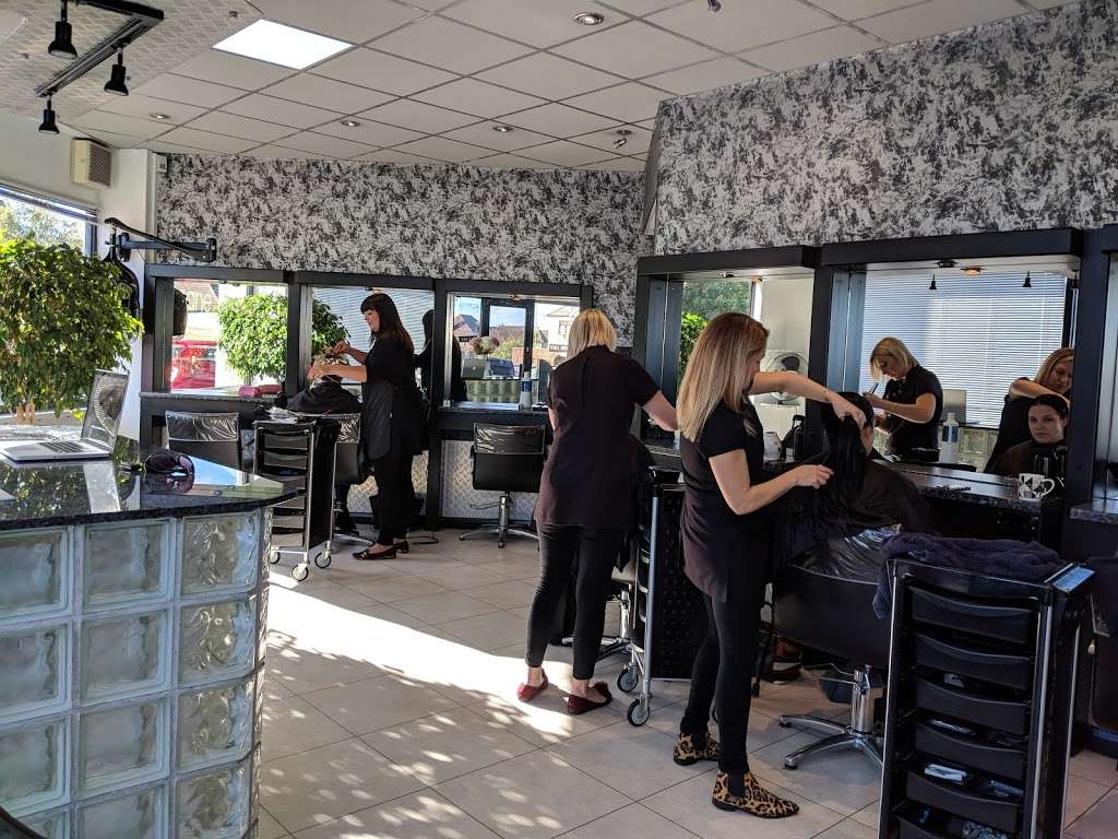 Mane Attraction | Hylands Parade, Wood St, Chelmsford CM2 8BW, UK | Phone: 01245 268683