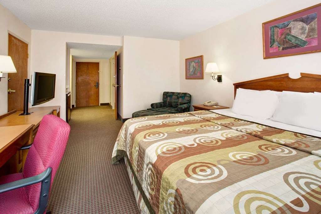 Days Inn & Suites by Wyndham Denver International Airport | 7030 Tower Rd, Denver, CO 80249 | Phone: (303) 800-3178