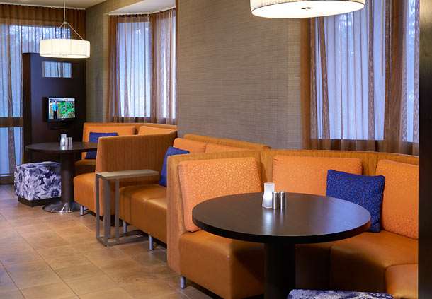 Courtyard by Marriott Chicago Elgin/West Dundee | 2175 Marriott Dr, West Dundee, IL 60118, USA | Phone: (847) 429-0300