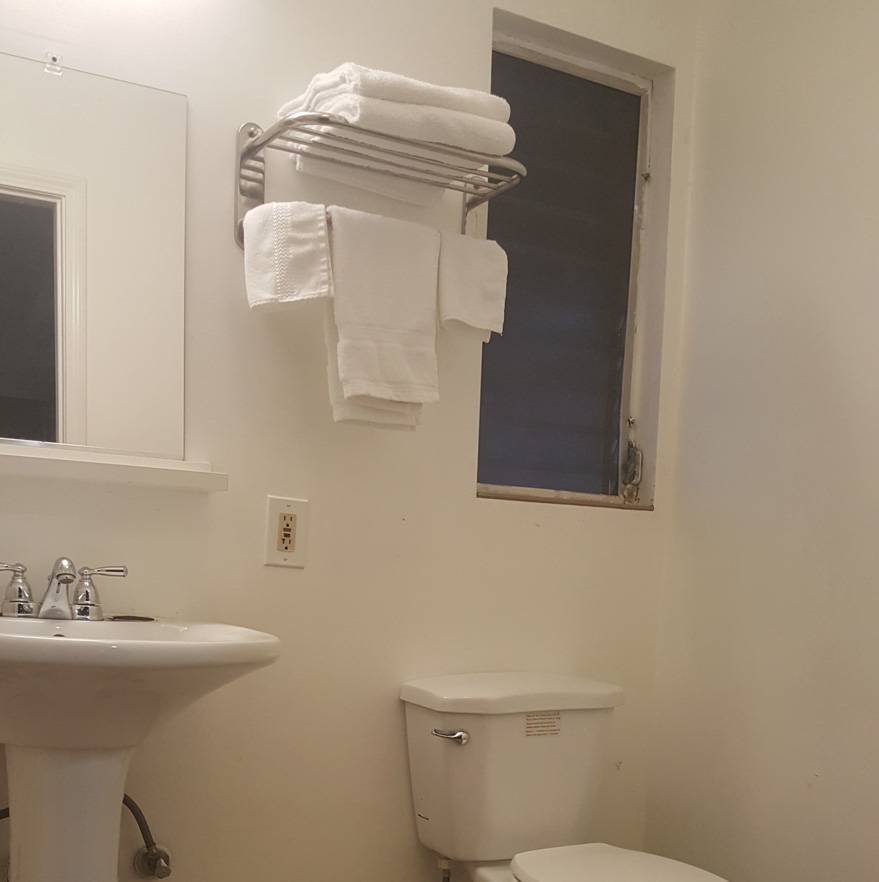 Driftwood Motel | 1472 N Mt Vernon Ave, Colton, CA 92324, USA | Phone: (909) 825-5460