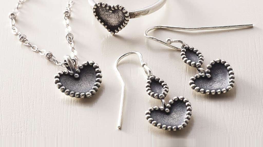 James Avery Artisan Jewelry | 100 TX-332 #1400, Lake Jackson, TX 77566, USA | Phone: (979) 297-7201