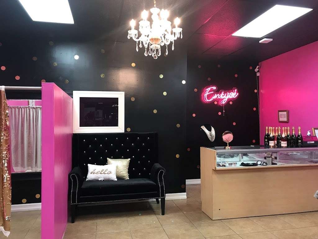 Entyce Boutique & Beauty Bar by Sheena Monique | 1339 E Carson St, Carson, CA 90745, USA | Phone: (951) 455-3057
