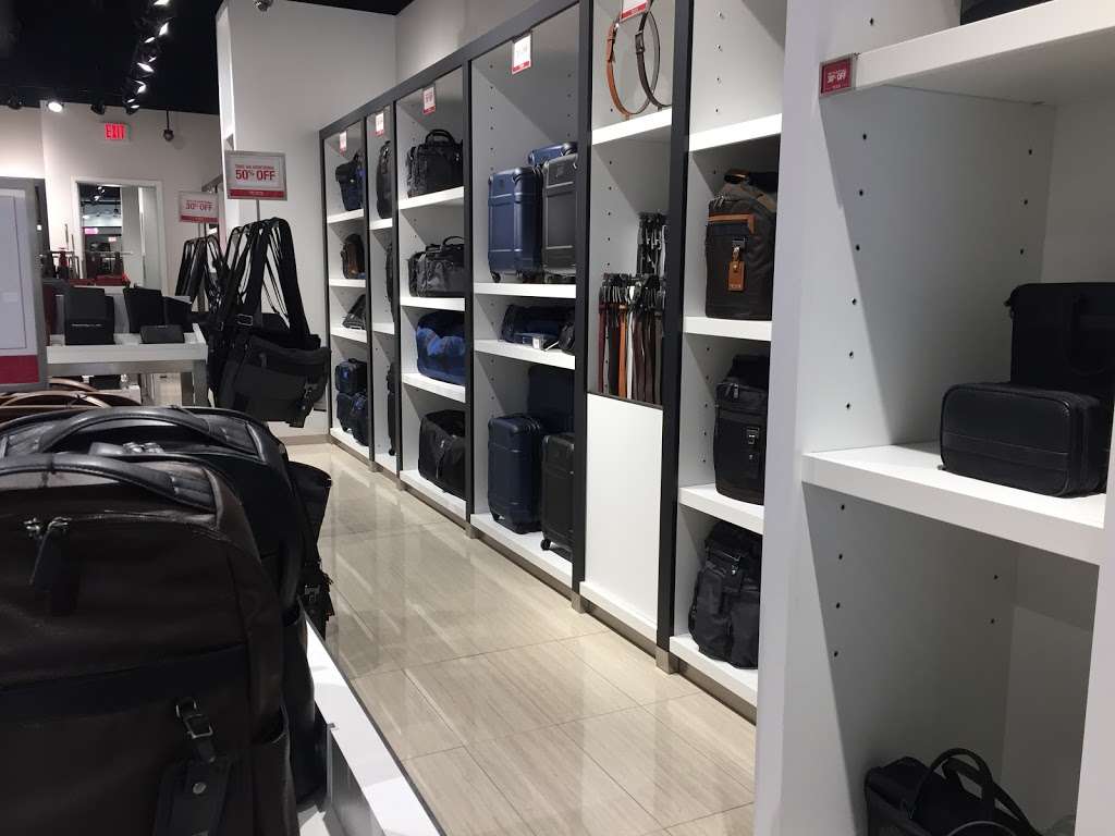 TUMI Outlet Store - Clarksburg | 22705 Clarksburg Rd, Clarksburg, MD 20871 | Phone: (301) 540-7985