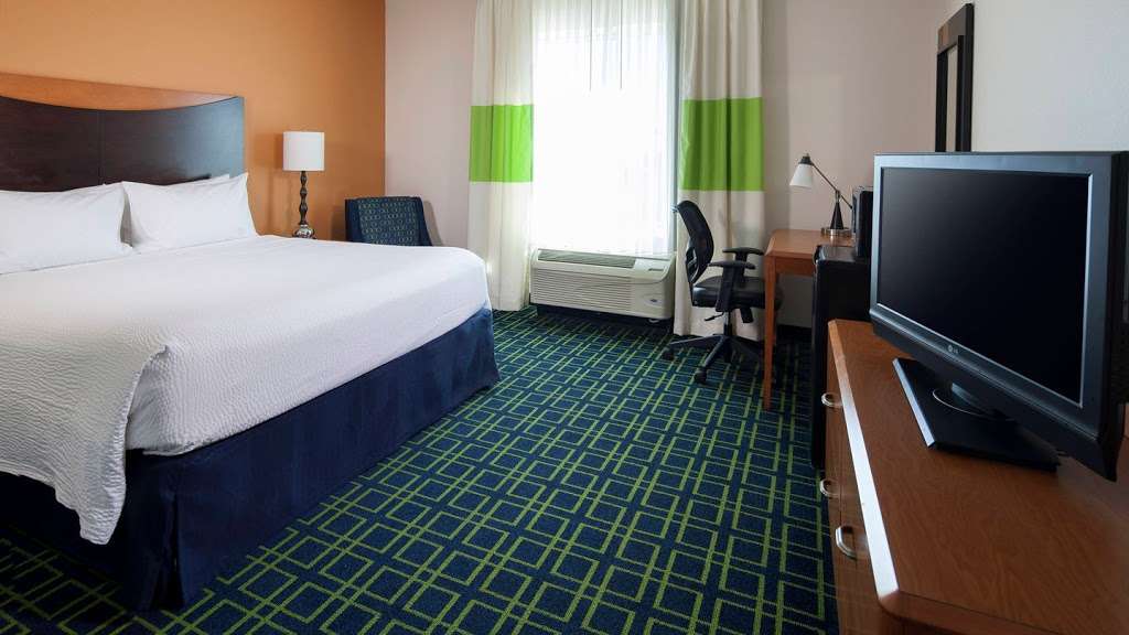 Fairfield Inn & Suites by Marriott Orlando at SeaWorld® | 10815 International Dr, Orlando, FL 32821, USA | Phone: (407) 354-1139