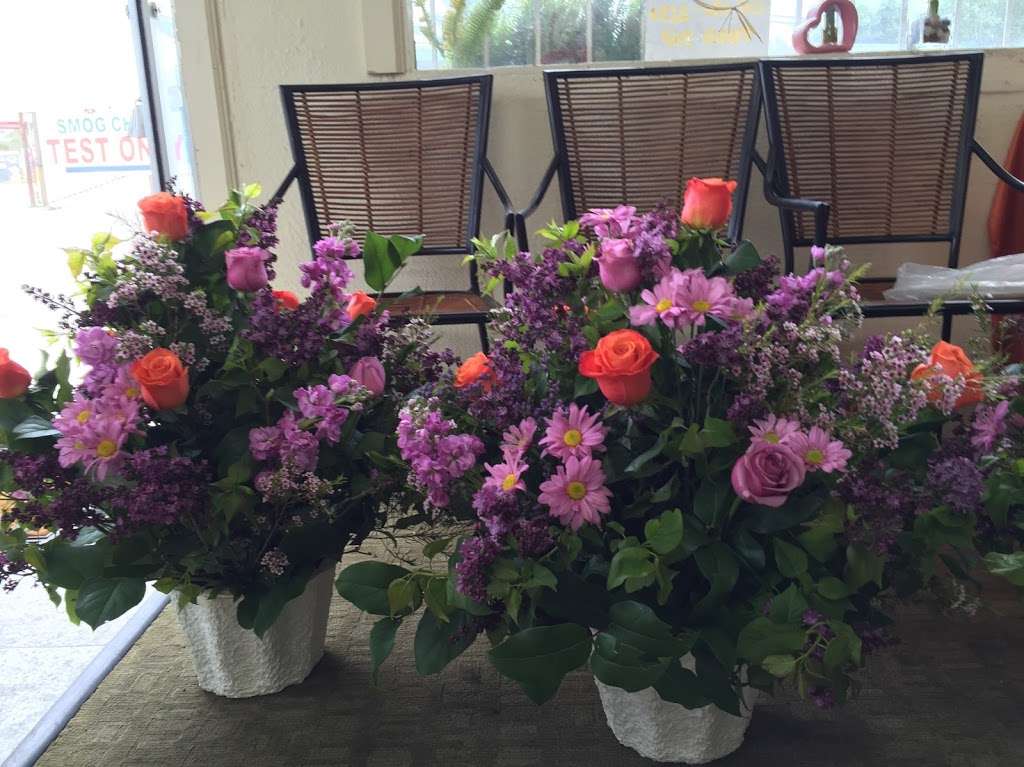 Noras Flowers | 10616 Jurupa Rd, Mira Loma, CA 91752 | Phone: (951) 685-3230