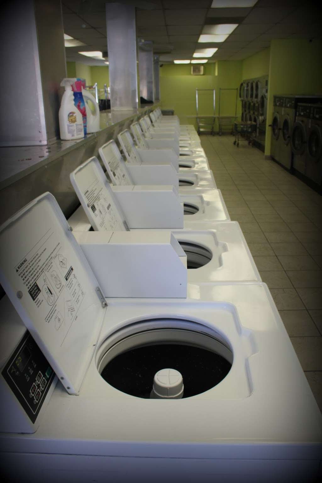 Malibu Canyon Coin Laundry | 5661 Las Virgenes Rd, Calabasas, CA 91302, USA | Phone: (714) 747-1678