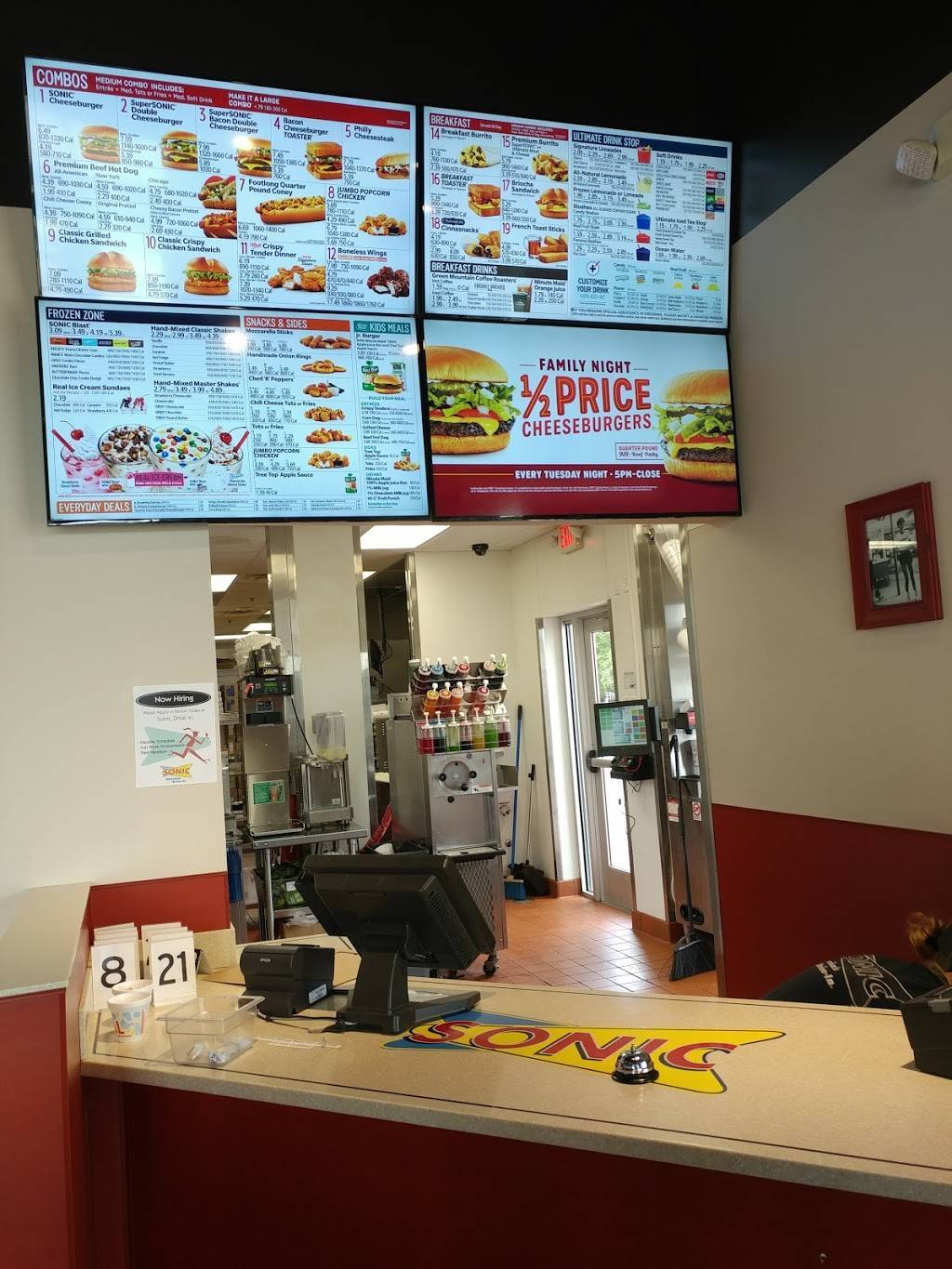 Sonic Drive-In | 2680 South, M-139 Suite 100, Benton Harbor, MI 49022, USA | Phone: (269) 925-2100