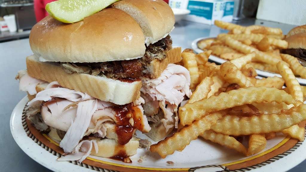 K & M Bar-B-Q | 603 N Webster St, Spring Hill, KS 66083, USA | Phone: (913) 592-5145