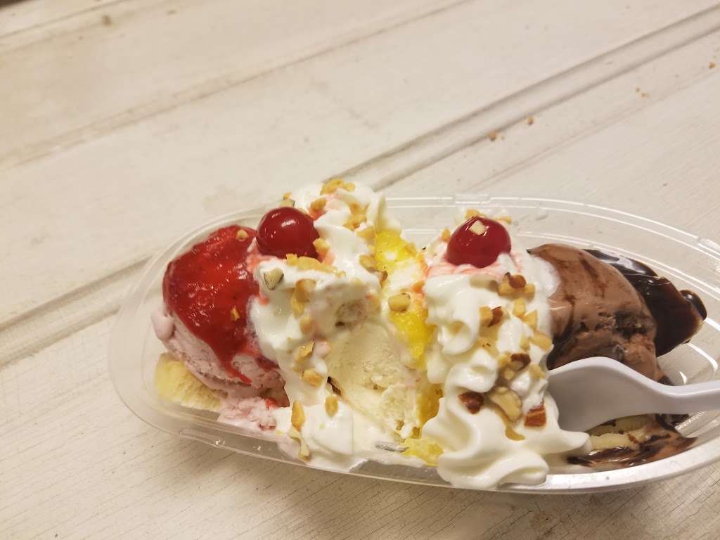 The Milk House Ice Cream | 230 Reinking Rd, Pingree Grove, IL 60140, USA | Phone: (224) 530-3951