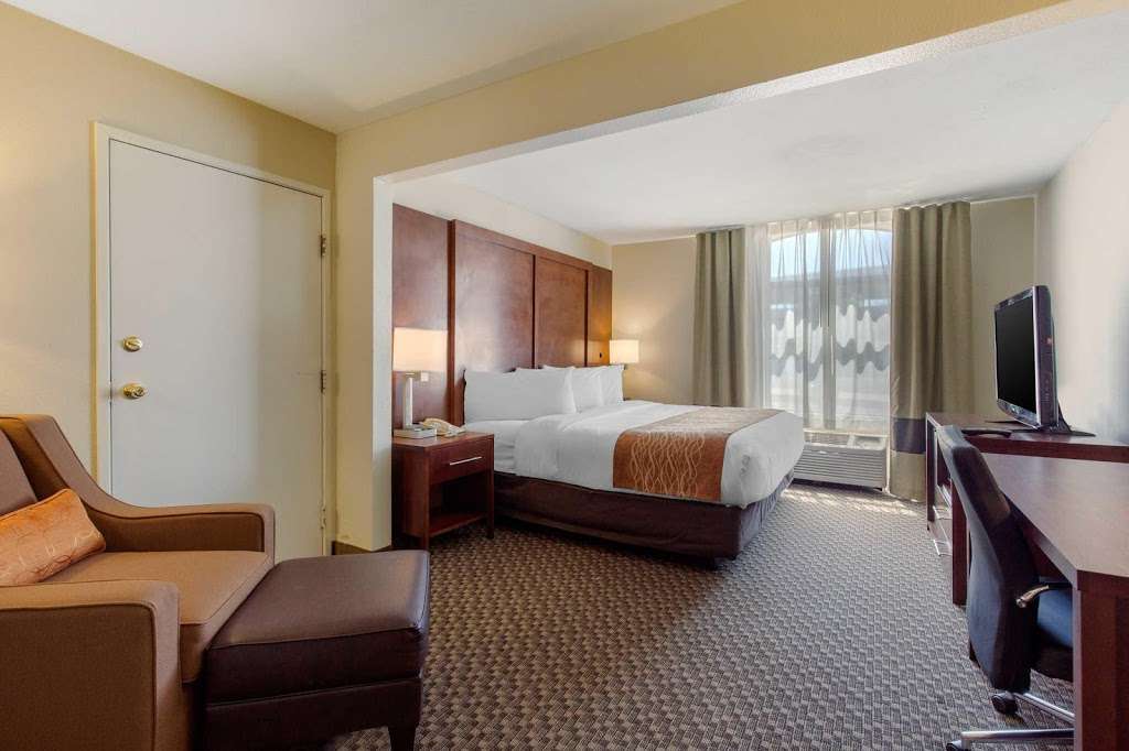 Comfort Inn & Suites SW Houston Sugarland | 11050 Southwest Fwy, Houston, TX 77074, USA | Phone: (281) 568-6969