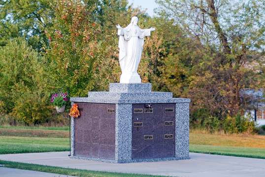 Shawnee Mission Mem Gardens | 23215 W 75th St, Shawnee, KS 66227, USA | Phone: (913) 441-3300