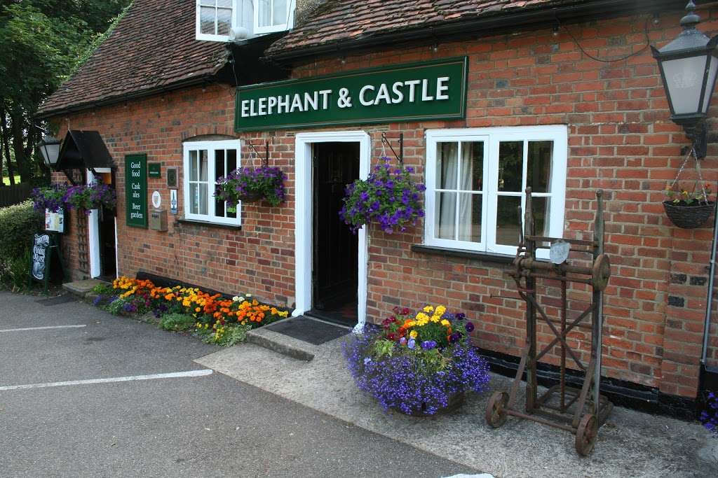 Elephant & Castle | Amwell La, St Albans AL4 8EA, UK | Phone: 01582 832175