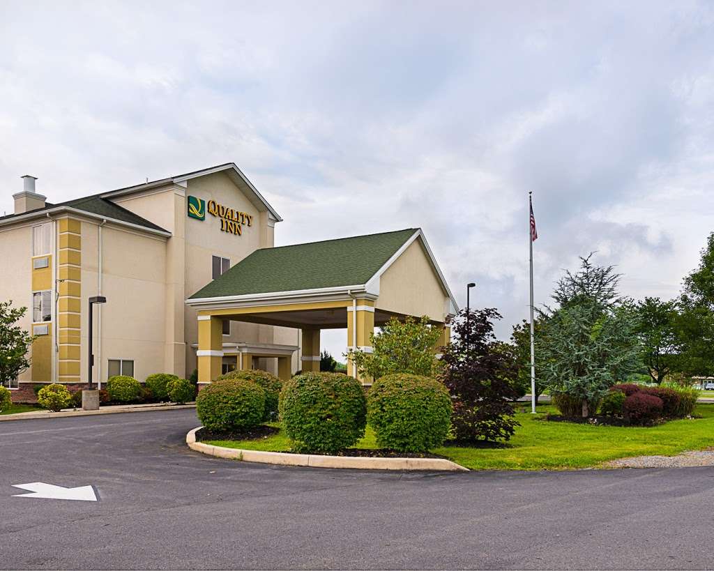 Quality Inn Spring Mills - Martinsburg North | 1220 T J Jackson Dr, Falling Waters, WV 25419, USA | Phone: (681) 353-2115