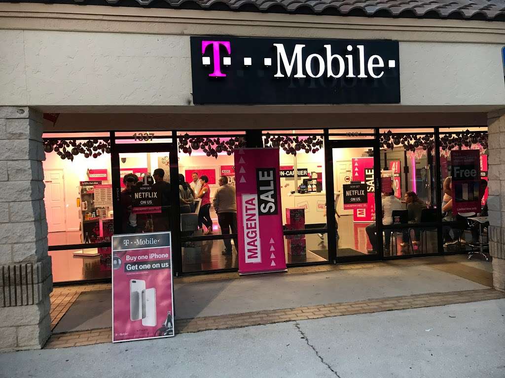 T-Mobile | 1337 E Vine St, Kissimmee, FL 34744, USA | Phone: (407) 483-3588