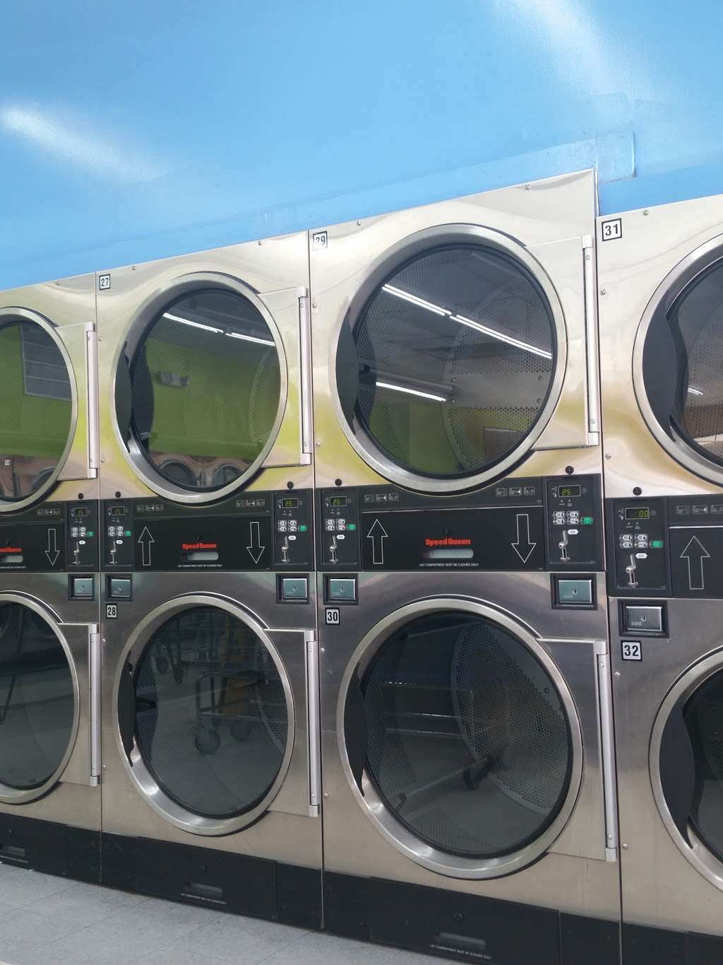 Stanleys Laundromat | 527 S Washington Hwy, Ashland, VA 23005, USA | Phone: (804) 368-0296