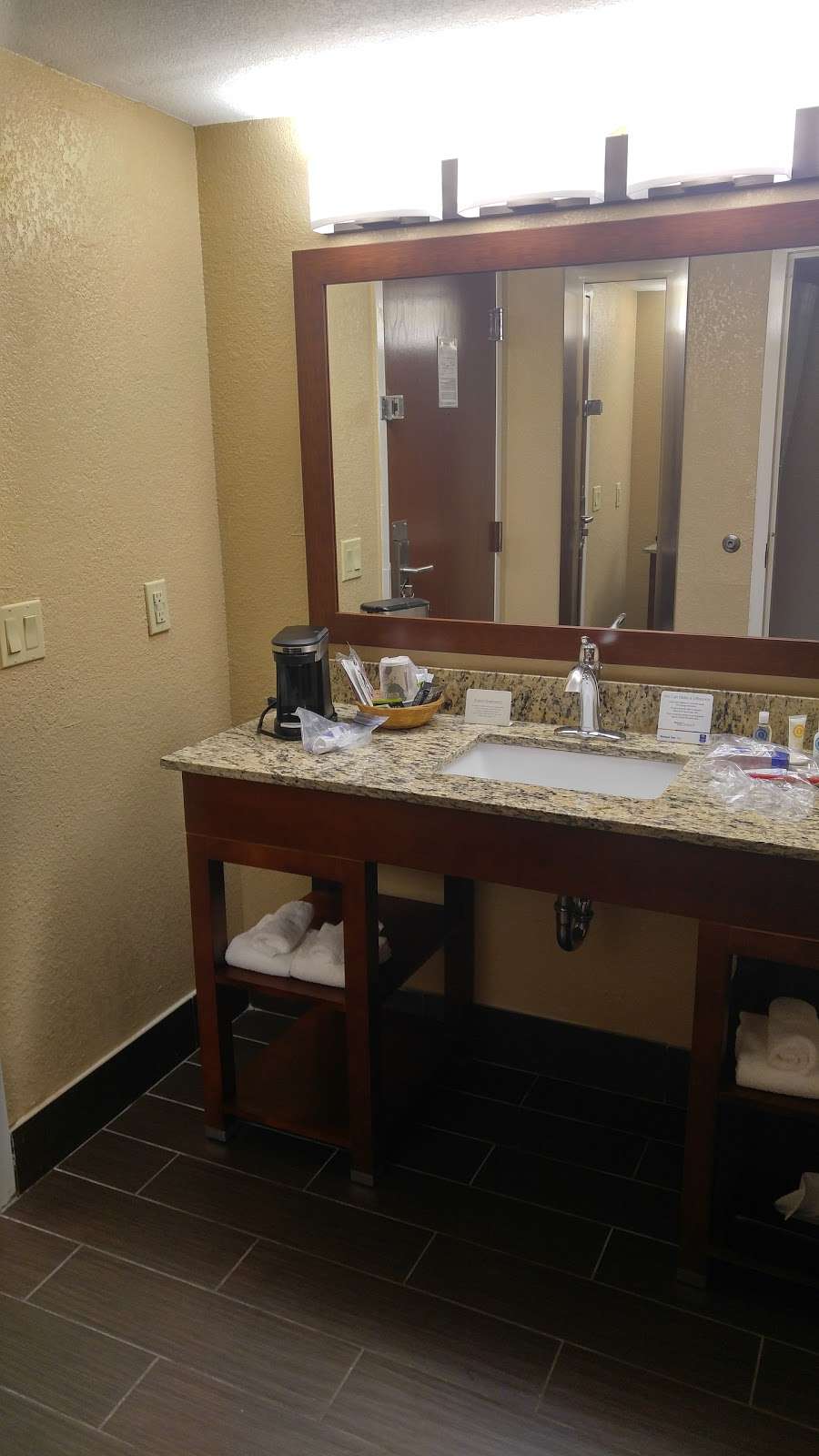 Comfort Inn & Suites Lakeland North I-4 | 3520 North, US Hwy 98 N, Lakeland, FL 33809 | Phone: (863) 859-0100