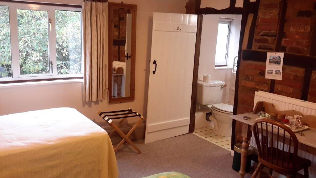 Christmas Cottage Bed and Breakfast Welwyn | 3 Ayot Green, Ayot St Peter, Welwyn AL6 9AB, UK | Phone: 01707 321489