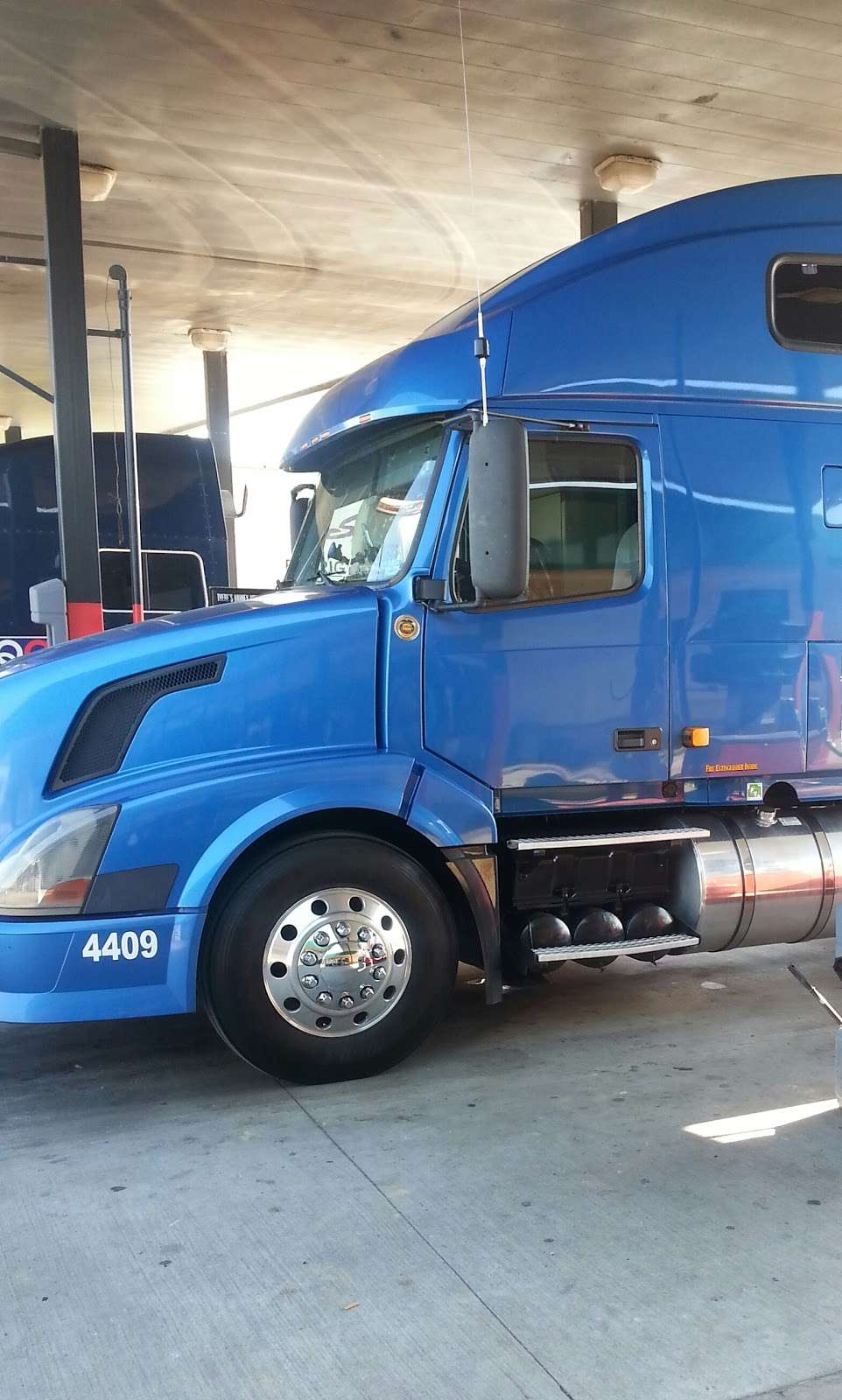 Vanguard Truck Center - Houston Volvo | 10111 East Fwy, Houston, TX 77029, USA | Phone: (713) 675-1515