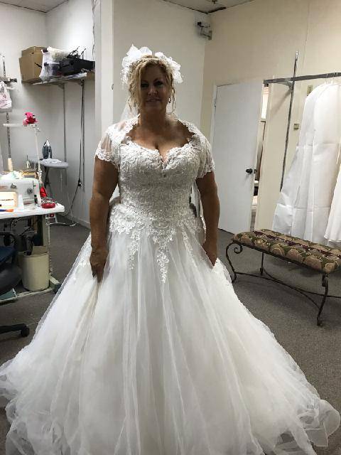 Minervas Bridal & Prom Outlet | 730 W Sand Lake Rd #120, Orlando, FL 32809 | Phone: (407) 250-5855