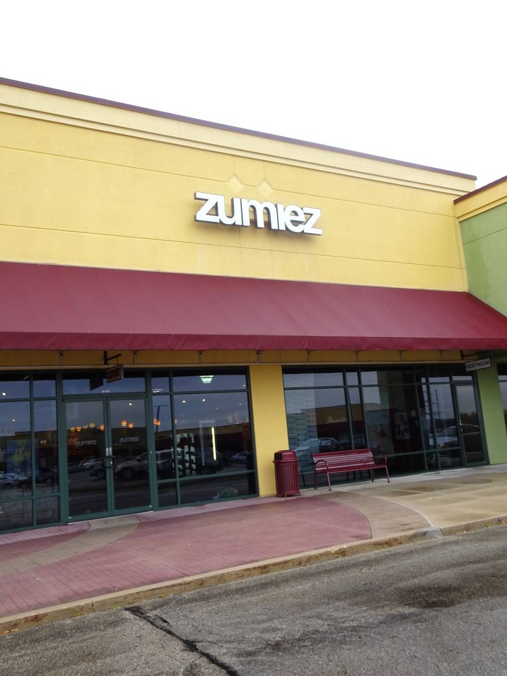 Zumiez | 595 Linmar Ln B120, Johnson Creek, WI 53038, USA | Phone: (920) 699-2473