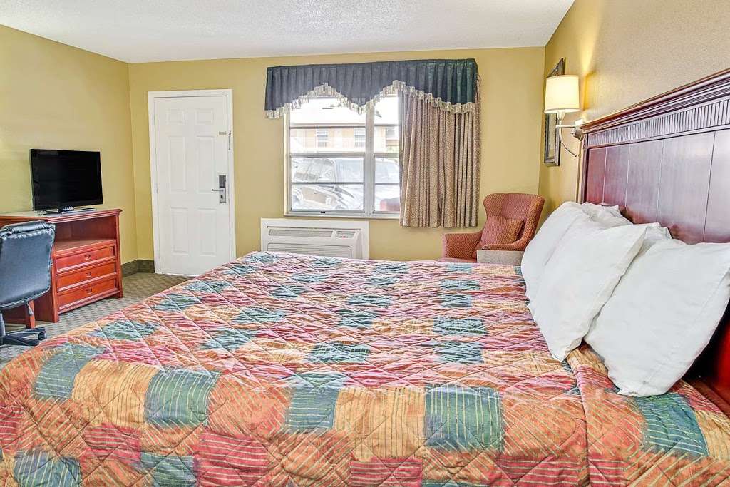 Days Inn by Wyndham Orange City/Deland | 2501 N Volusia Ave, Orange City, FL 32763 | Phone: (386) 218-2136