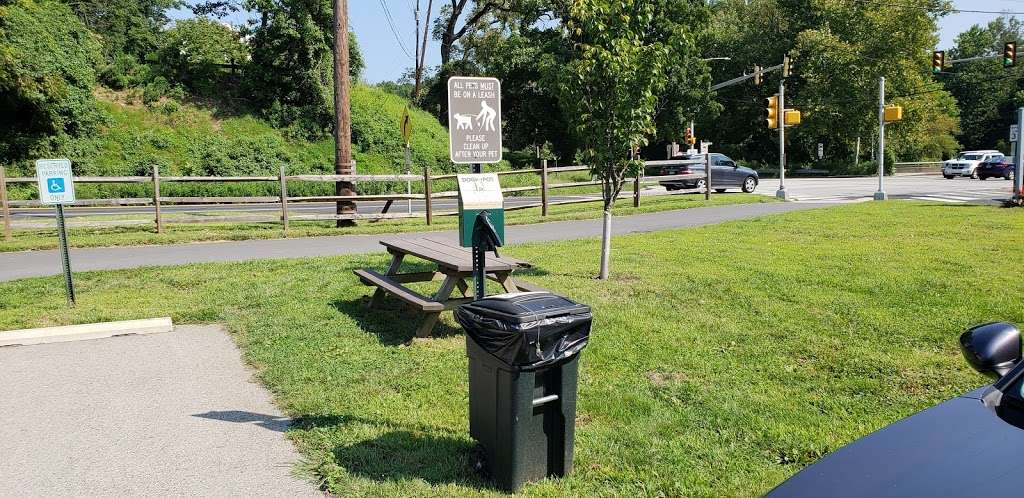 PennyPack Trail Parking | 800 Old Welsh Rd, Jenkintown, PA 19046, USA