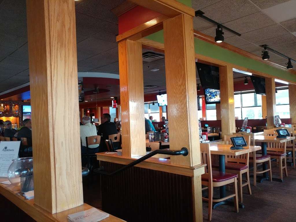 Applebees Grill + Bar | 1050 Wayne Ave, Chambersburg, PA 17201, USA | Phone: (717) 263-4040