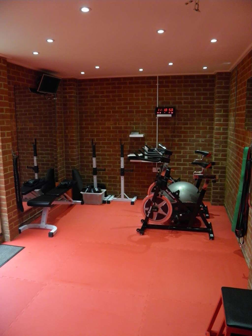 New.Fit.You! | The Acres, Horley RH6 9JA, UK | Phone: 07977 350560