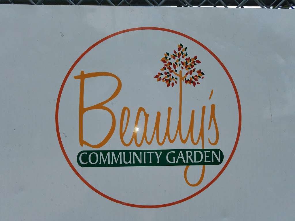 Beautys Community Garden | 3201 Airline Dr, Houston, TX 77022, USA | Phone: (212) 555-0111