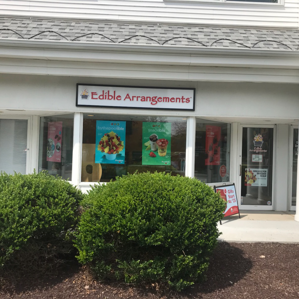 Edible Arrangements | Playhouse Corner, 77 Main St S Unit 103, Southbury, CT 06488, USA | Phone: (203) 264-6061