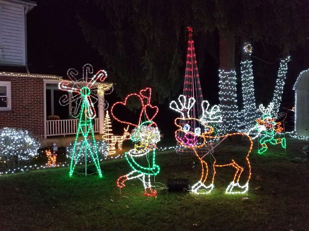 Lights in Greenawalds | 2040 Greenawalds Ave, Allentown, PA 18104, USA | Phone: (484) 894-5420